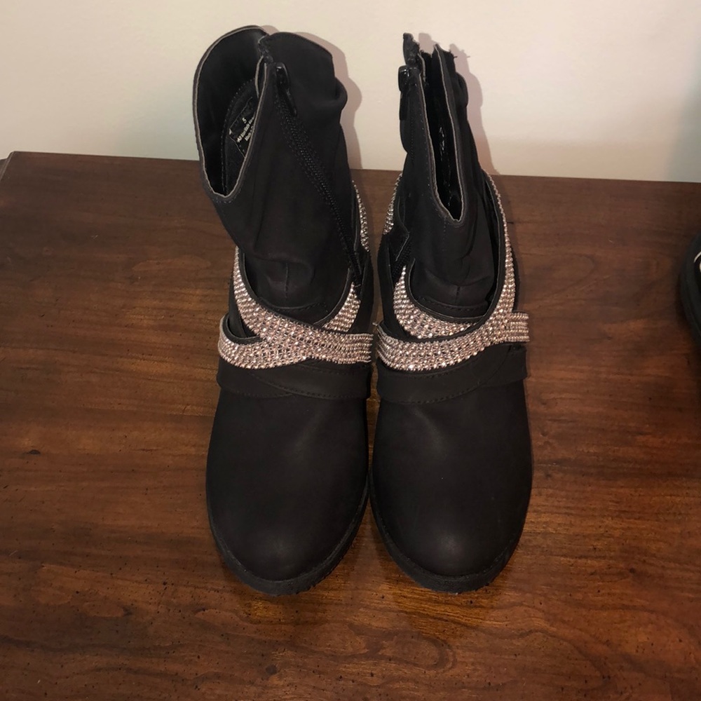 black heeled boot